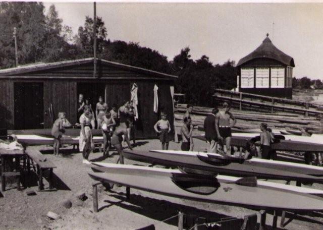 Her er vi p en sommerdag i 1933.